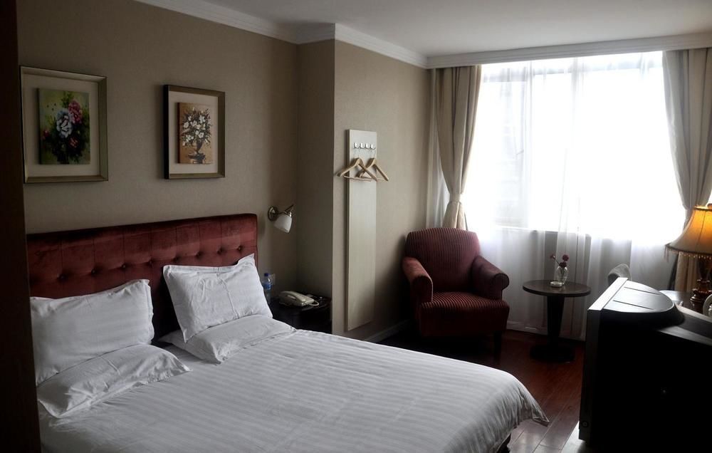 Eager Hotel *