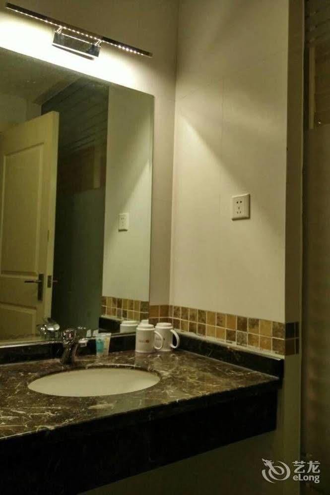 Eager Hotel *