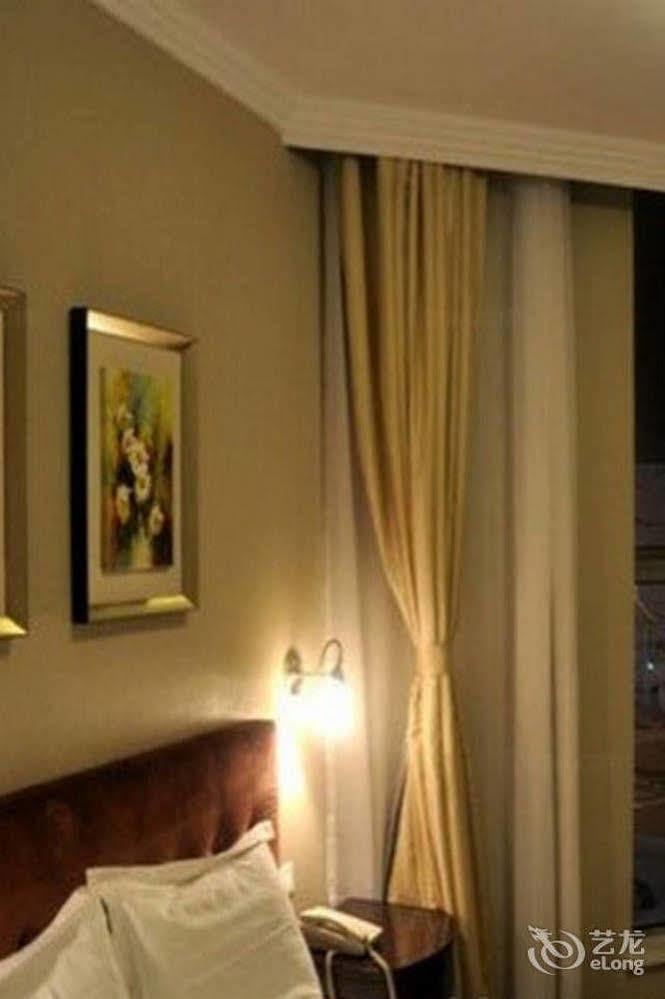 Hotel Eager Shanghai