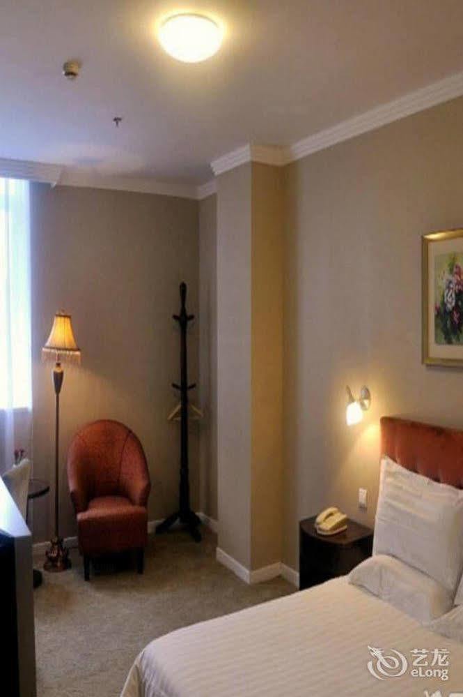 Eager Hotel *