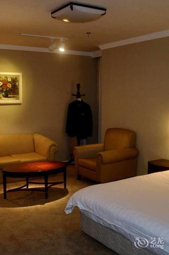 Eager Hotel *