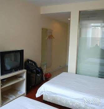 Eager Hotel *